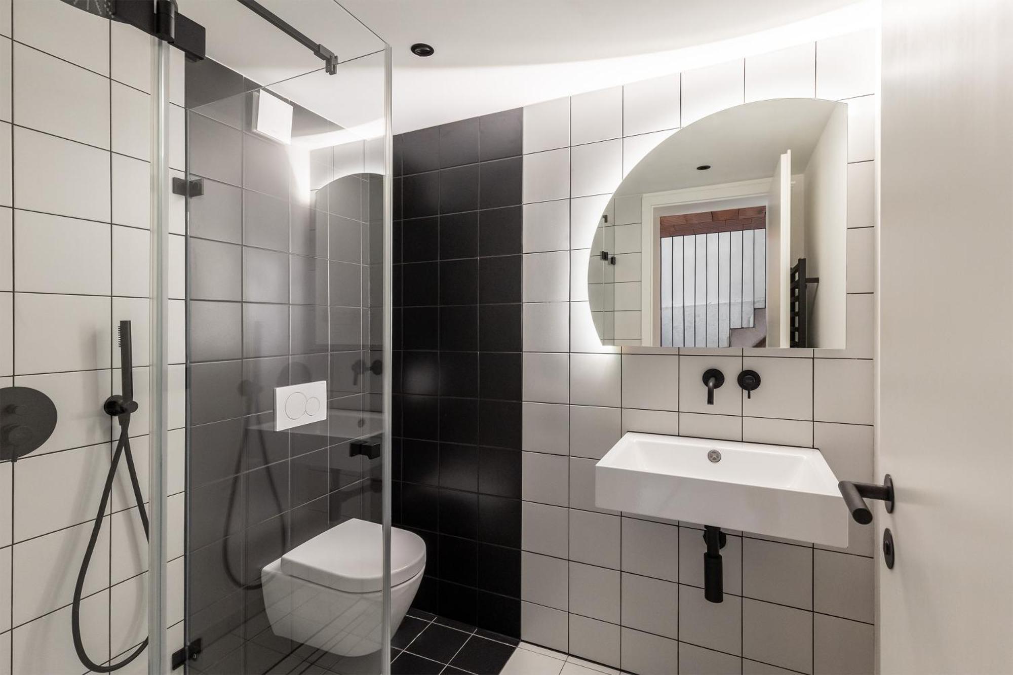 Coolest In Berlin, Easy Check-in, Close To Center, Black & White Maisonette #6 * Berlino
