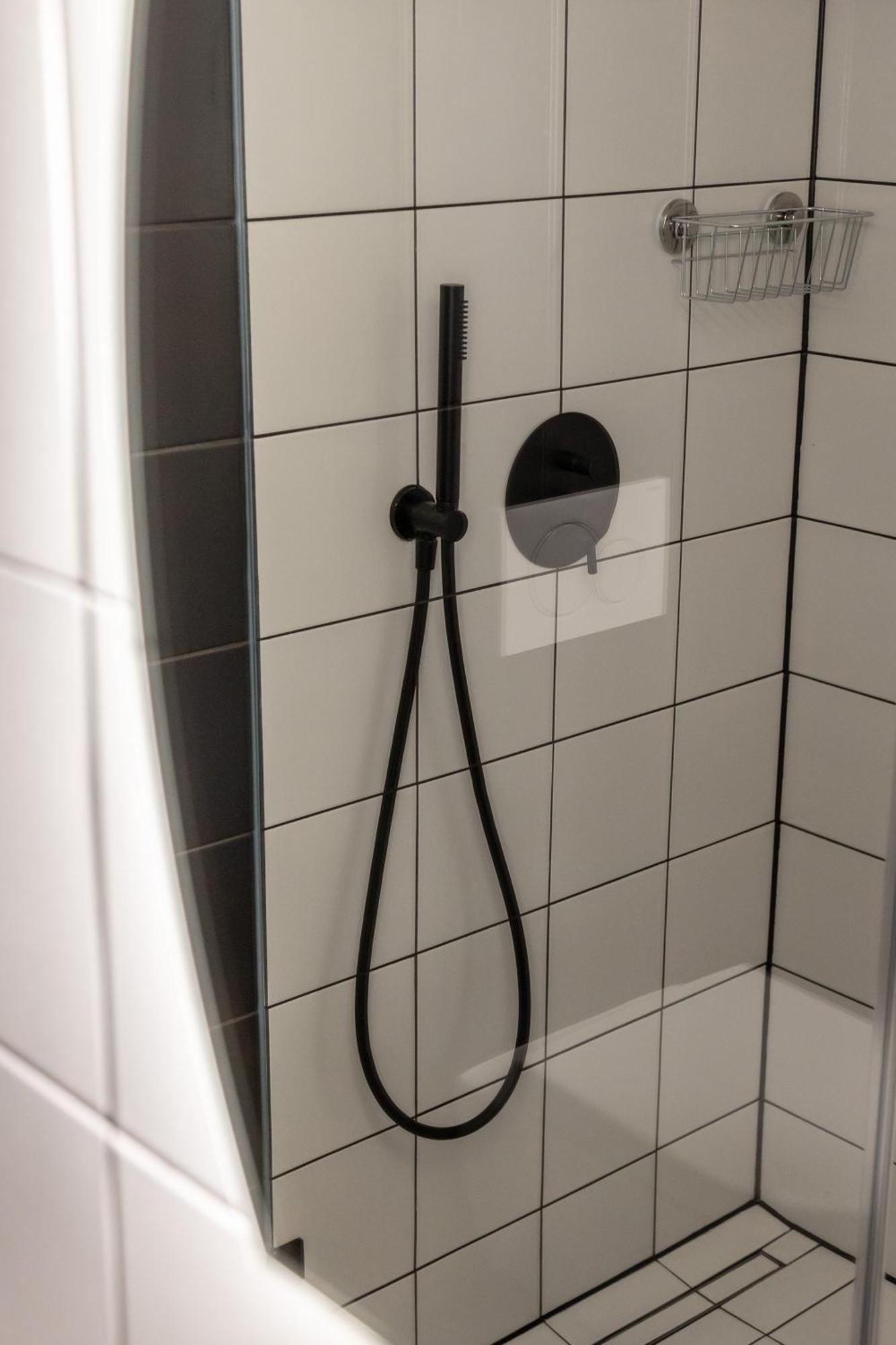 Coolest In Berlin, Easy Check-in, Close To Center, Black & White Maisonette #6 Appartamento